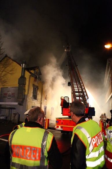 Pri požiari domu zomrelo sedem ľudí