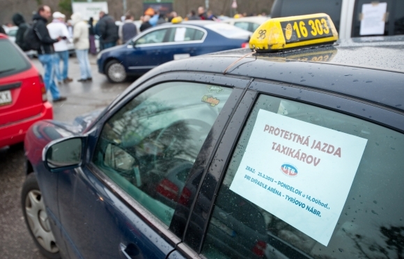 Protestná jazda taxikárov