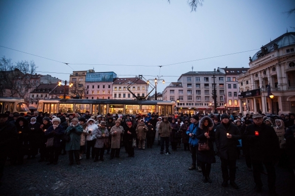 Slovensko si pripomenulo Sviečkovú manifestáciu