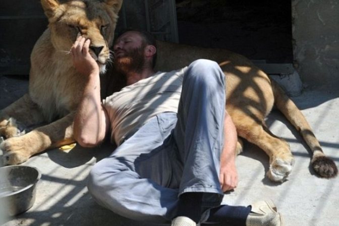 Ukrajinec plánuje stráviť 365 dní vo výbehu s levm