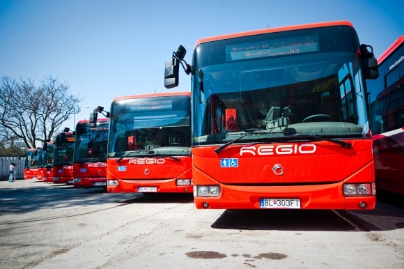 Nové nízkopodlažné a klimatizované autobusy