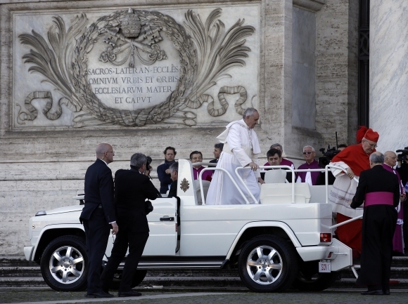 Pápež požiadal veriacich, aby žili ako katolíci