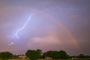 Búrka, blesk, dúha, počasie