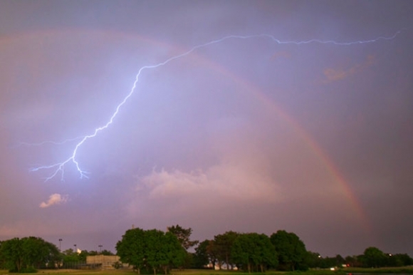 Búrka, blesk, dúha, počasie