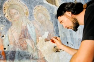 V Nitre odhalili stredovekú fresku