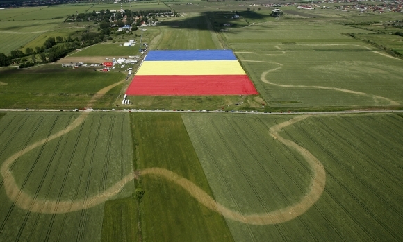 V Rumunsku odhalili najväčšiu zástavu na svete