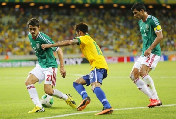 Futbal brazilia mexiko