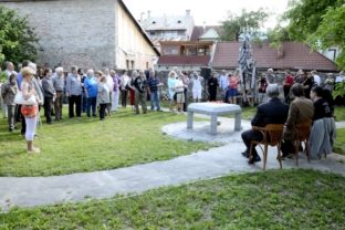 Jána Langoša pripomína pamätník Odkrývanie