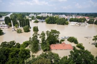 Rozvodnený Dunaj v Maďarsku trhal rekordy