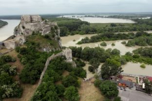 Rozvodnený Dunaj z vtáčej perspektívy
