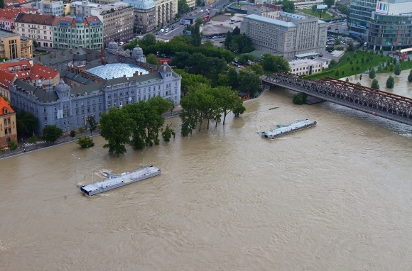 Rozvodnený Dunaj z vtáčej perspektívy