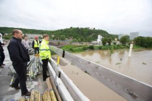 Záplavy v Prahe dosahujú rekordné parametre