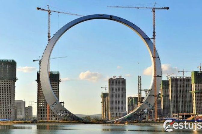 Číňania dokončili jednu z najbizarnejších stavieb sveta