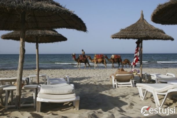 Inšpektorov znechutili v Tunisku pláže plné výkalov