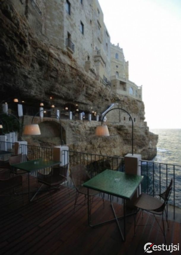 Jaskyňa v Taliansku sa zmenila na romantickú reštauráciu