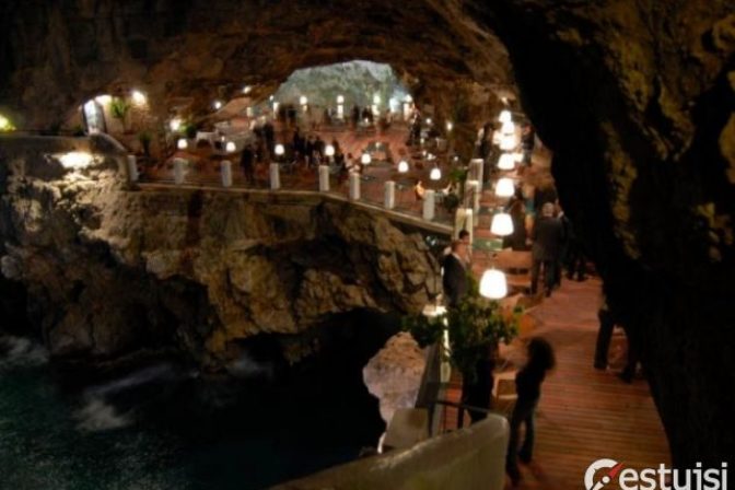 Jaskyňa v Taliansku sa zmenila na romantickú reštauráciu