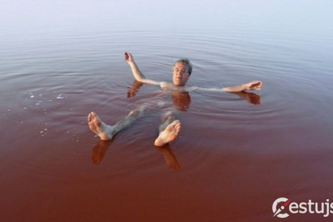 Nezvyčajné jazero v Senegale pripomína ružový koktejl