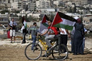 Palestína oslavujú prepustenie väzňov z Izraela