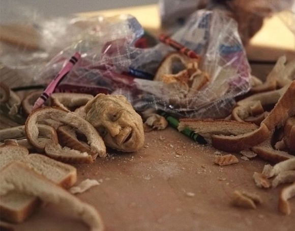 Poľská umelkyňa tvaruje miniatúrne jedlé sochy z c