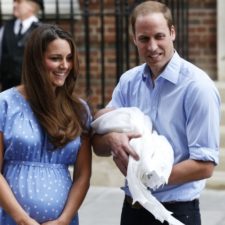 Princ William s manželkou Kate ukázali svetu syna