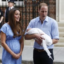 Princ William s manželkou Kate ukázali svetu syna