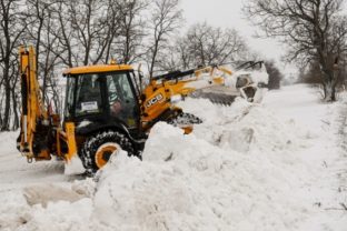 Sneh zasypal slovenské cesty