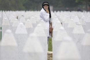V Srebrenici pochovali ďalšie obete genocídy