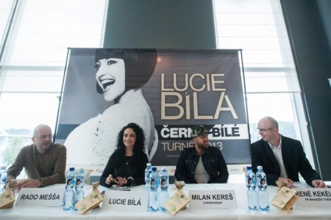 Lucie Bílá rozdala v Bratislave stovky podpisov