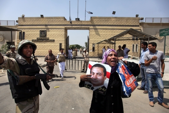 Mubaraka prepustili z väzenia, Egypt sa búri