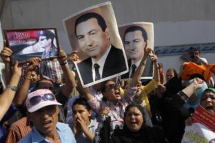 Mubaraka prepustili z väzenia, Egypt sa búri