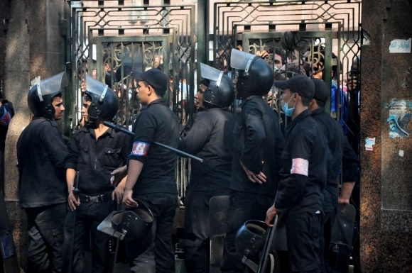 Násilnosti v Egypte pokračujú