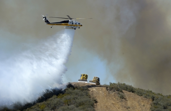 V Kalifornii bojujú s požiarmi