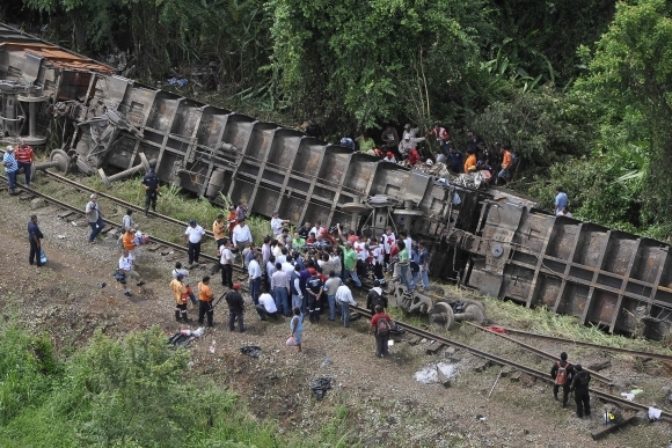 V Mexiku sa vykoľajil vlak Bestia