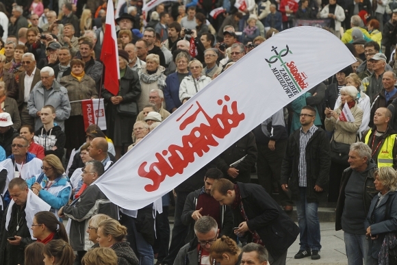 Proti poľskej vláde protestoval státisícový dav