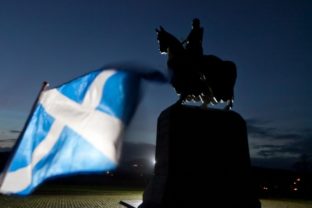 Briti varujú Škótov pred eurom