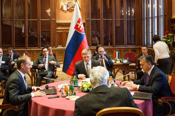 Robert Fico sa stretol s premiérmi V4 v Budapešti