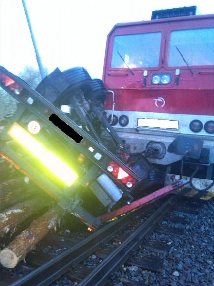 Zrážka vlaku s nákladným vozidlom