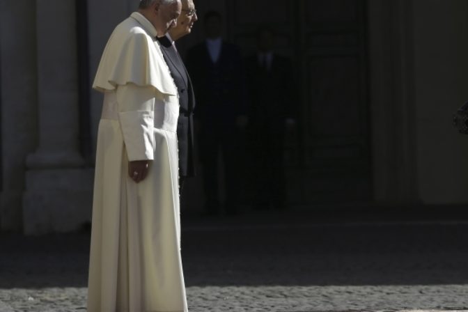 Pápež František odmietol eskortu