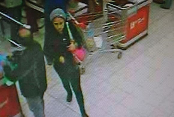 Žena kradla v obchode kabelky