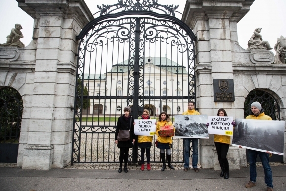 Aktivisti odovzdali petíciu o munícii