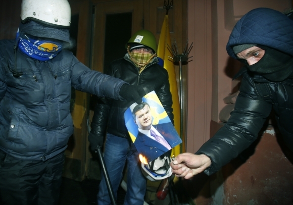 Ukrajinci sa vlámali do budovy ministerstva