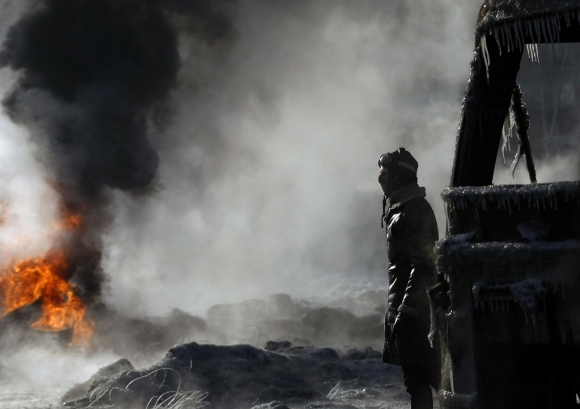 V zadymenom Kyjeve opäť horeli barikády