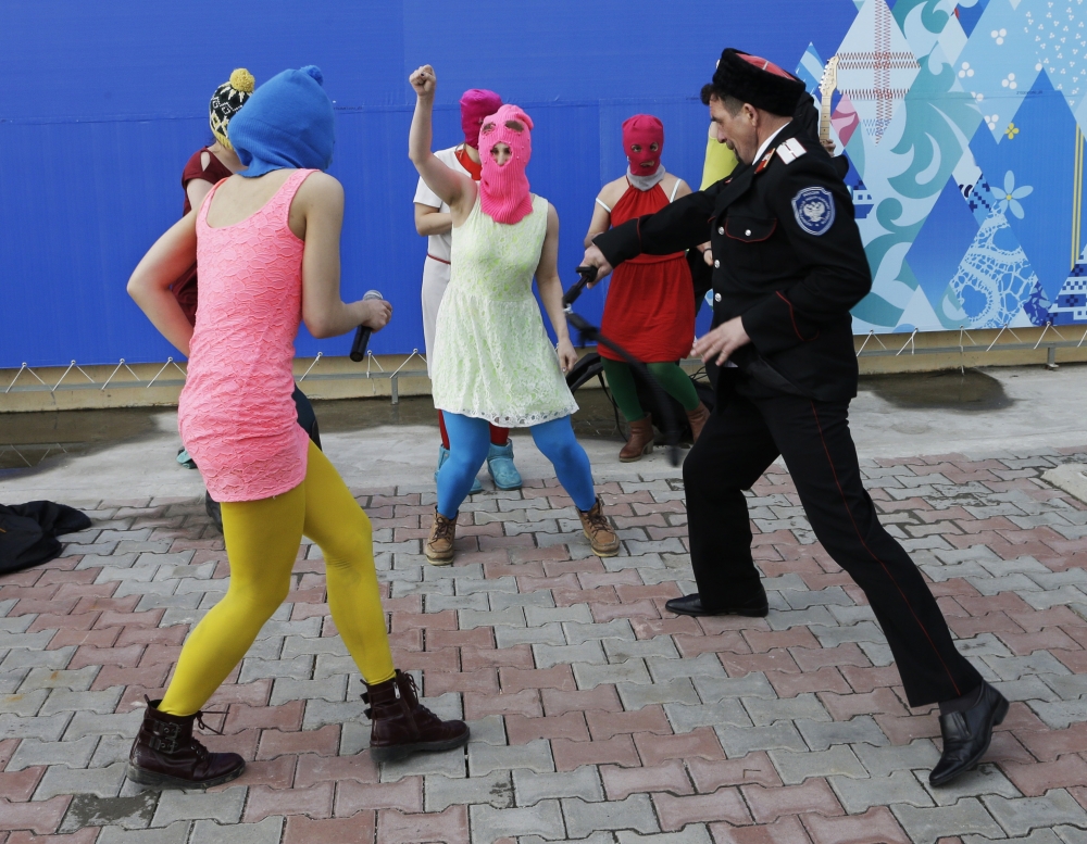 Kozácka hliadka v Soči použila proti Pussy Riot bičíky