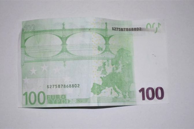 Mladíci z Hlohovca si tlačili falošné eurobankovky