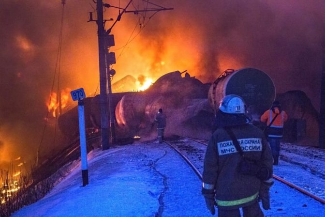 Neďaleko Moskvy sa vykoľajil vlak, evakuovali stovky ľudí