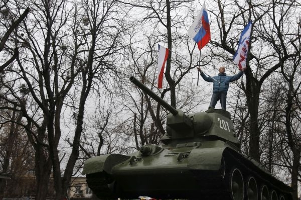 Nepokoje sa presunuli na Krym, v Simferopoli viali ruské vlajky