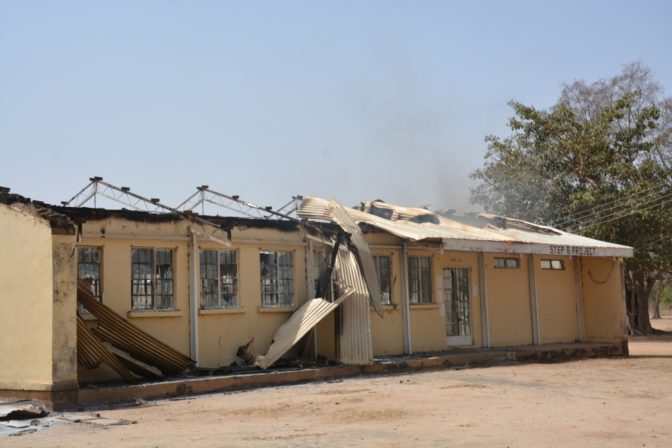 Ohavný čin, islamisti v Nigérii brutálne zabili 59 mladých ľudí