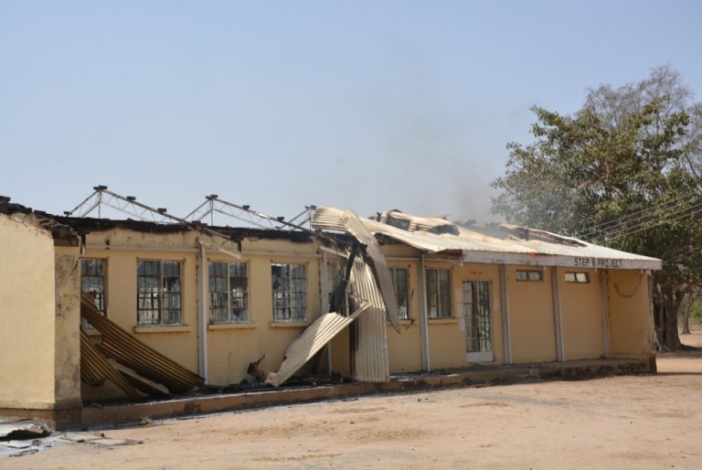 Ohavný čin, islamisti v Nigérii brutálne zabili 59 mladých ľudí