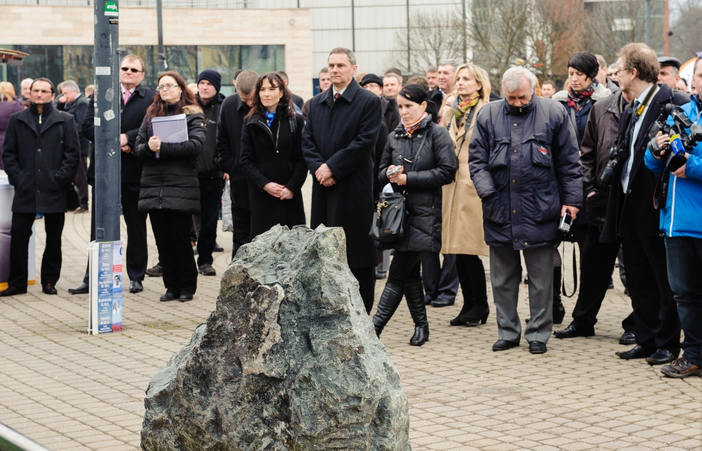 Poklopanie základného kameňa stavby diaľničného úseku D1 Hričovské Pod