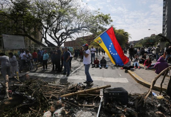 Situácia vo Venezuele je napätá, ľudia vyrazili do ulíc